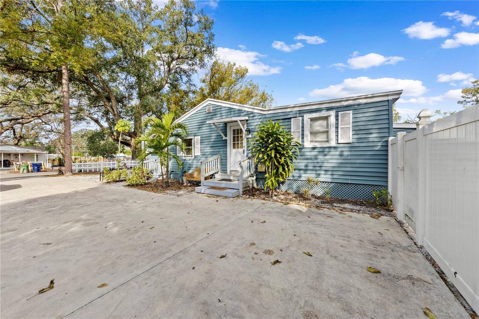 8923 N LYNN AVENUE, Tampa, FL 33604 8923 N LYNN AVENUE, Tampa, FL 33604