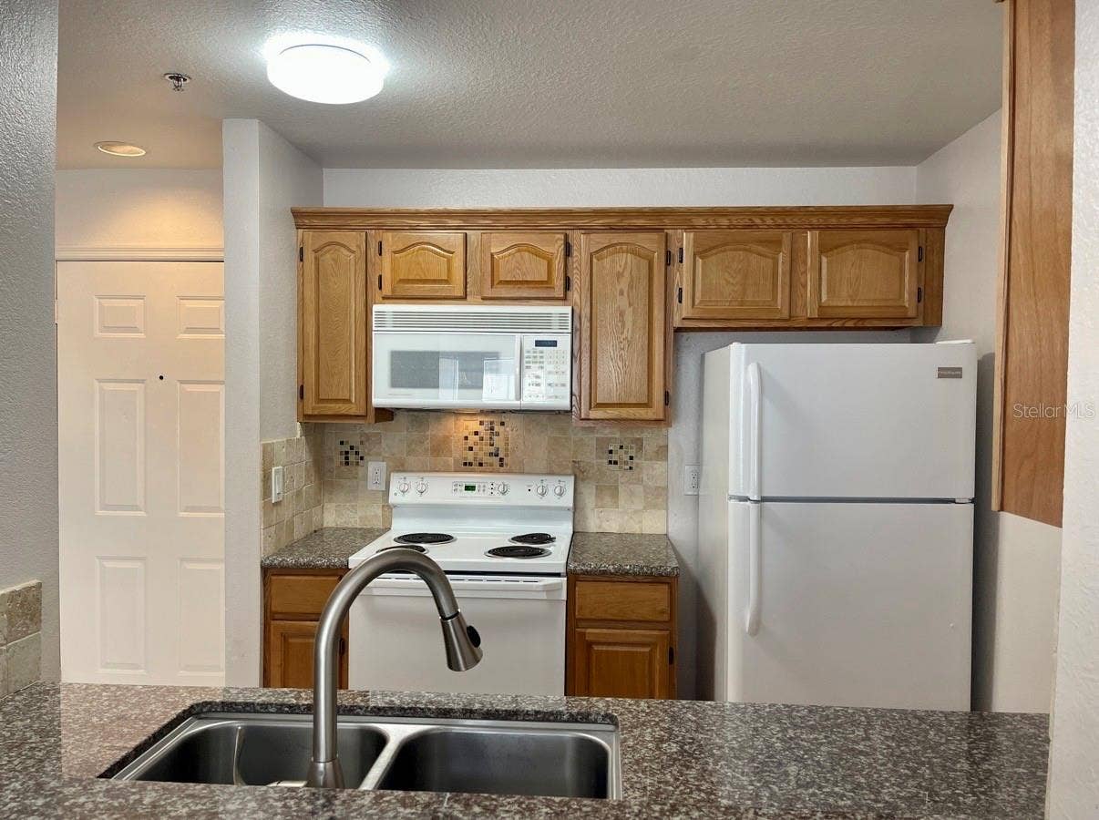 8413 LUCUYA WAY, #107, Temple Terrace, FL 33637 8413 LUCUYA WAY, #107, Temple Terrace, FL 33637