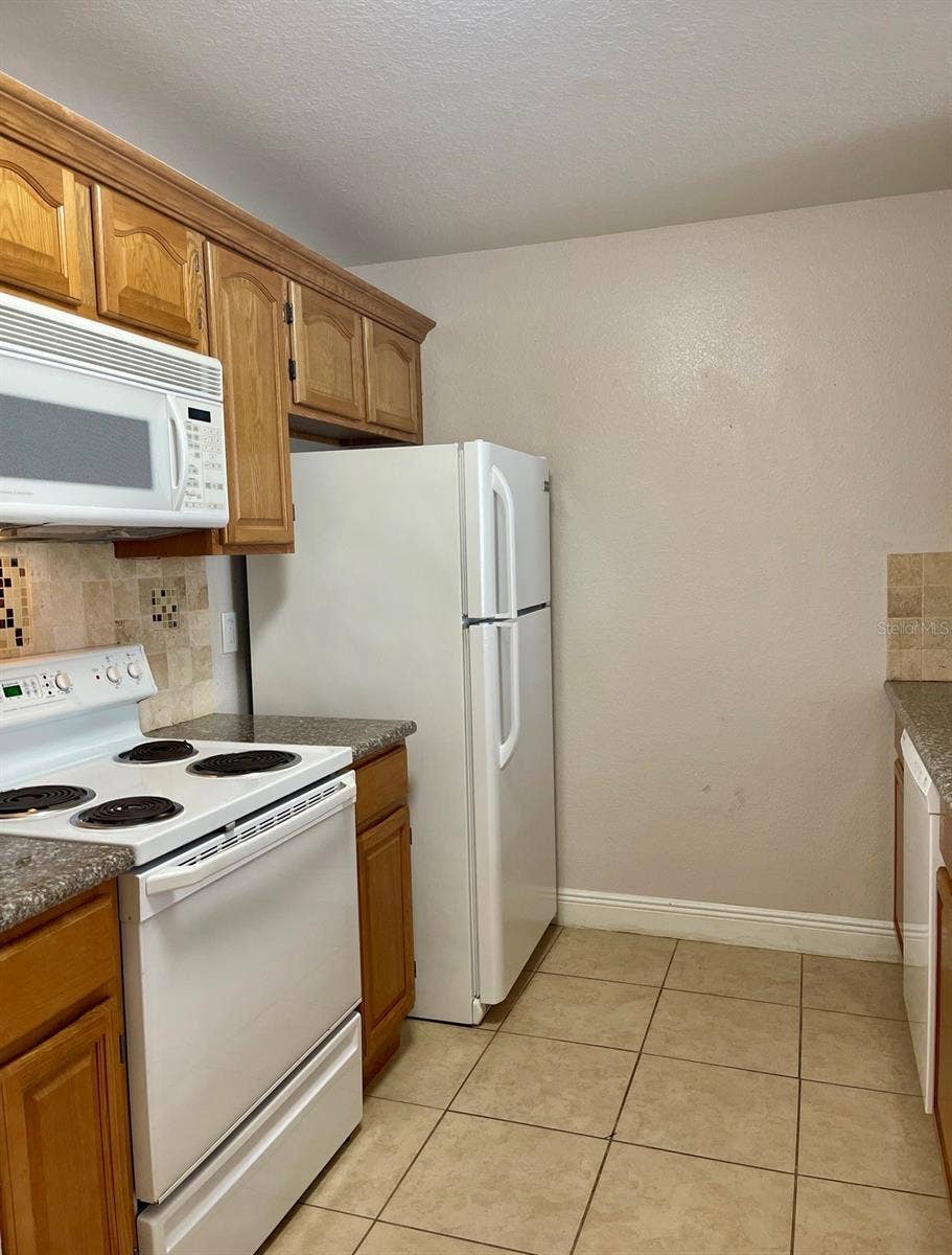 8413 LUCUYA WAY, #107, Temple Terrace, FL 33637 8413 LUCUYA WAY, #107, Temple Terrace, FL 33637