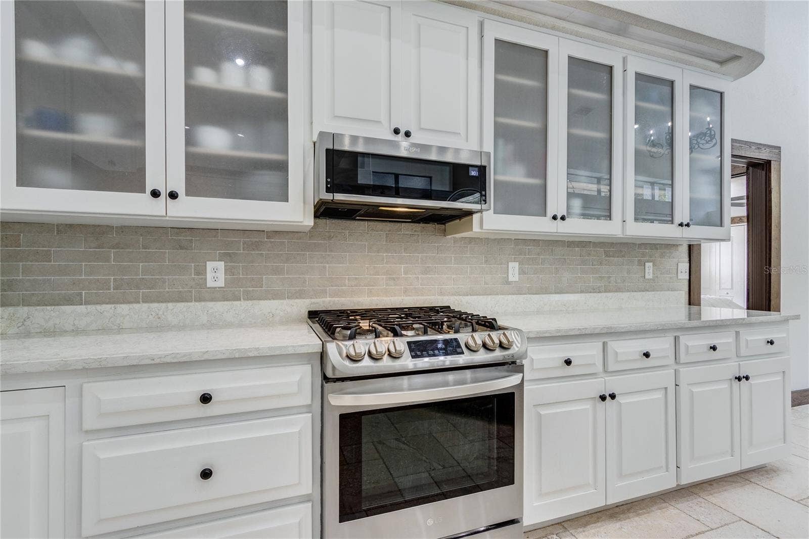 32305 PASCO ROAD, San Antonio, FL 33576 Gas range!
