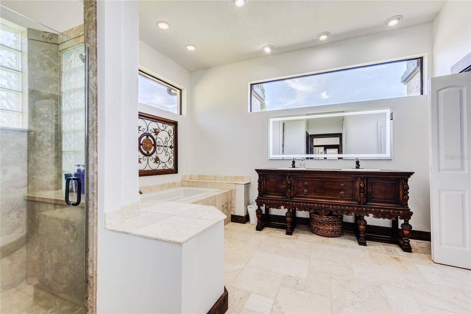 32305 PASCO ROAD, San Antonio, FL 33576 Walk-in shower and seperate garden tub!