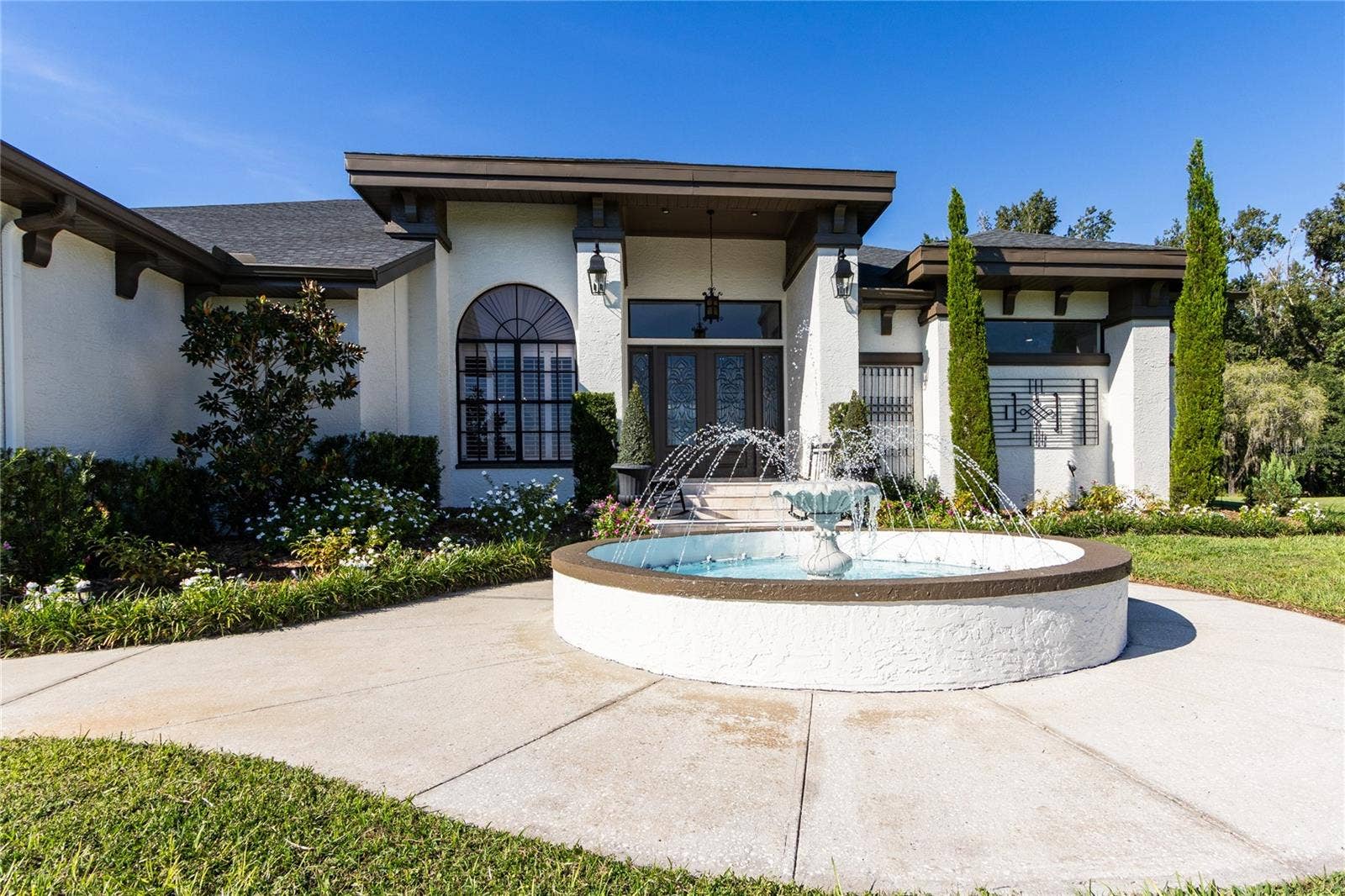 32305 PASCO ROAD, San Antonio, FL 33576 Luxurious fountain!