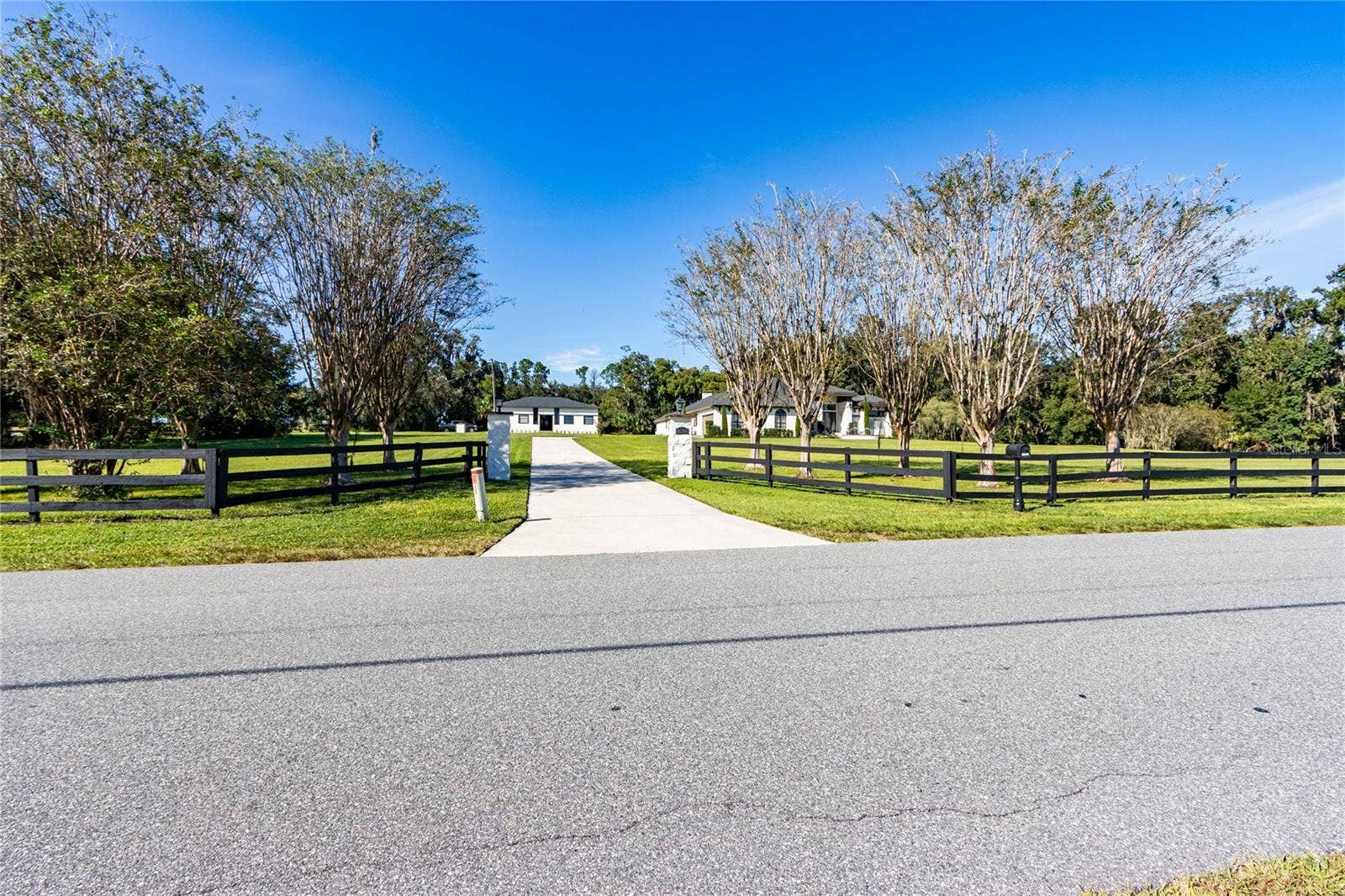 32305 PASCO ROAD, San Antonio, FL 33576 Freshly painted fence!