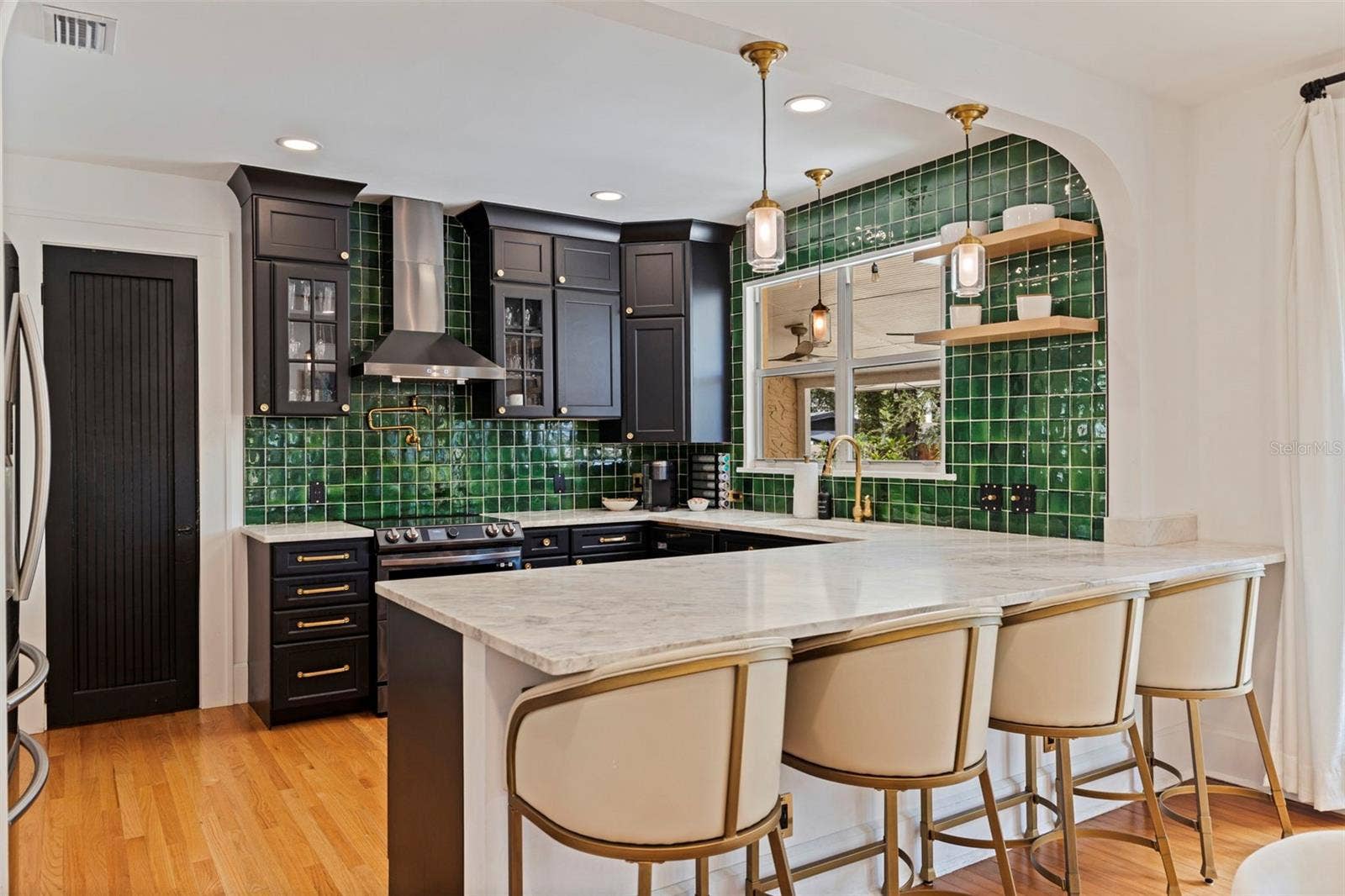 1037 51ST AVENUE N, St Petersburg, FL 33703
