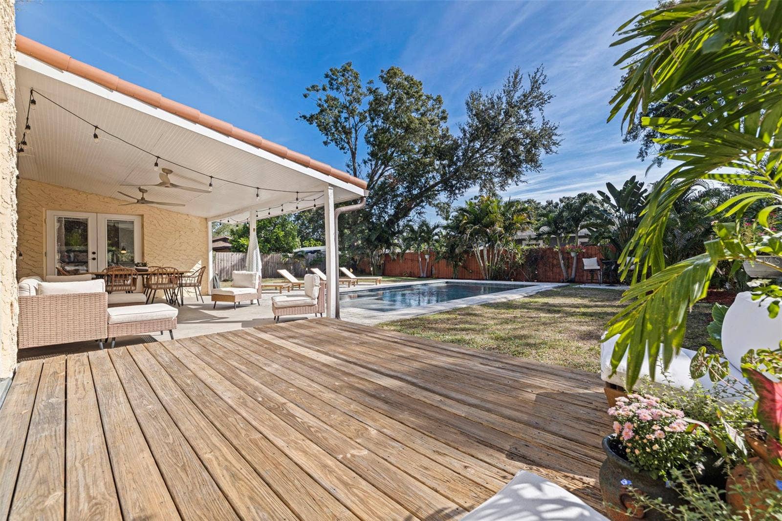 1037 51ST AVENUE N, St Petersburg, FL 33703