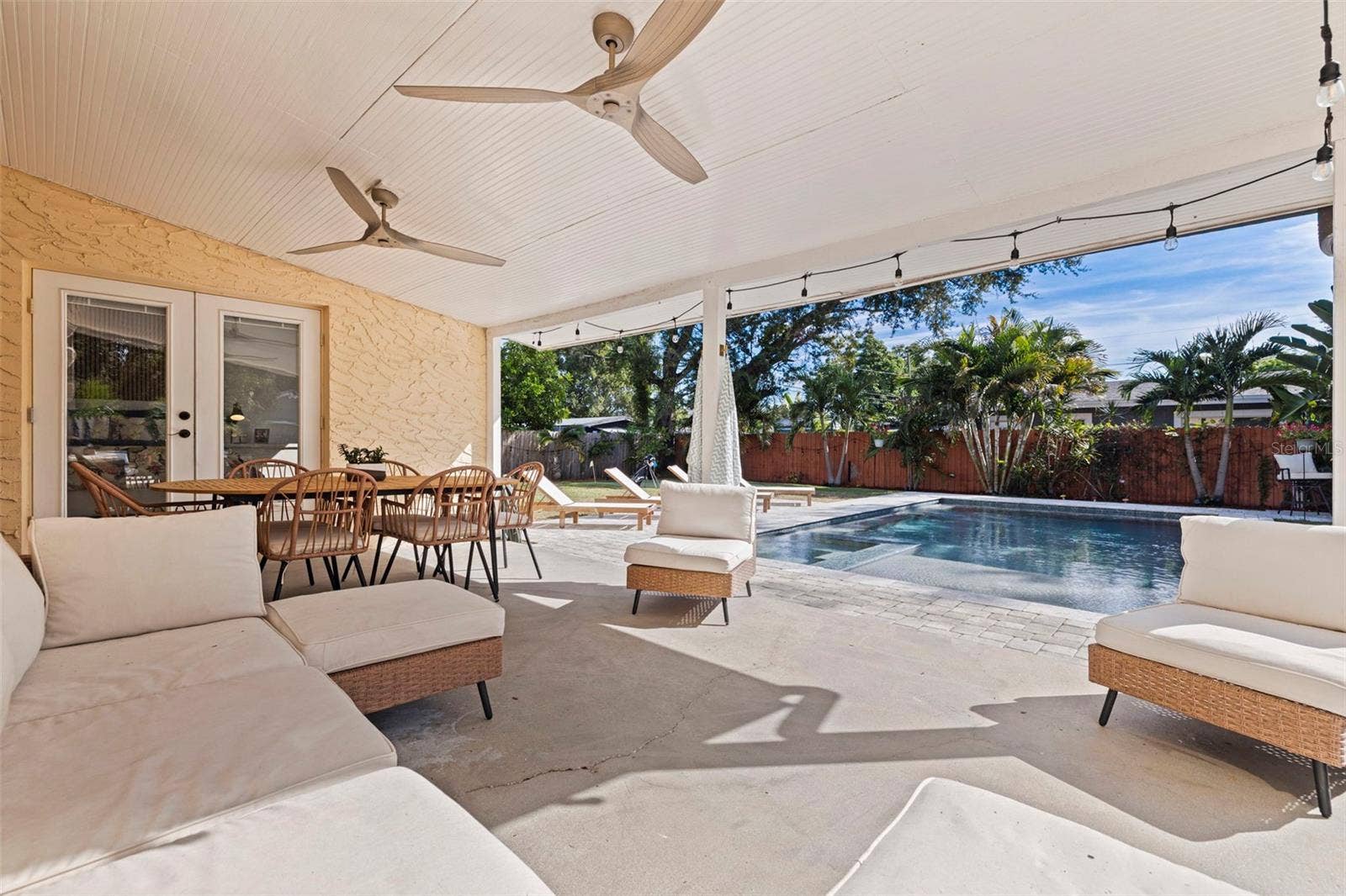 1037 51ST AVENUE N, St Petersburg, FL 33703