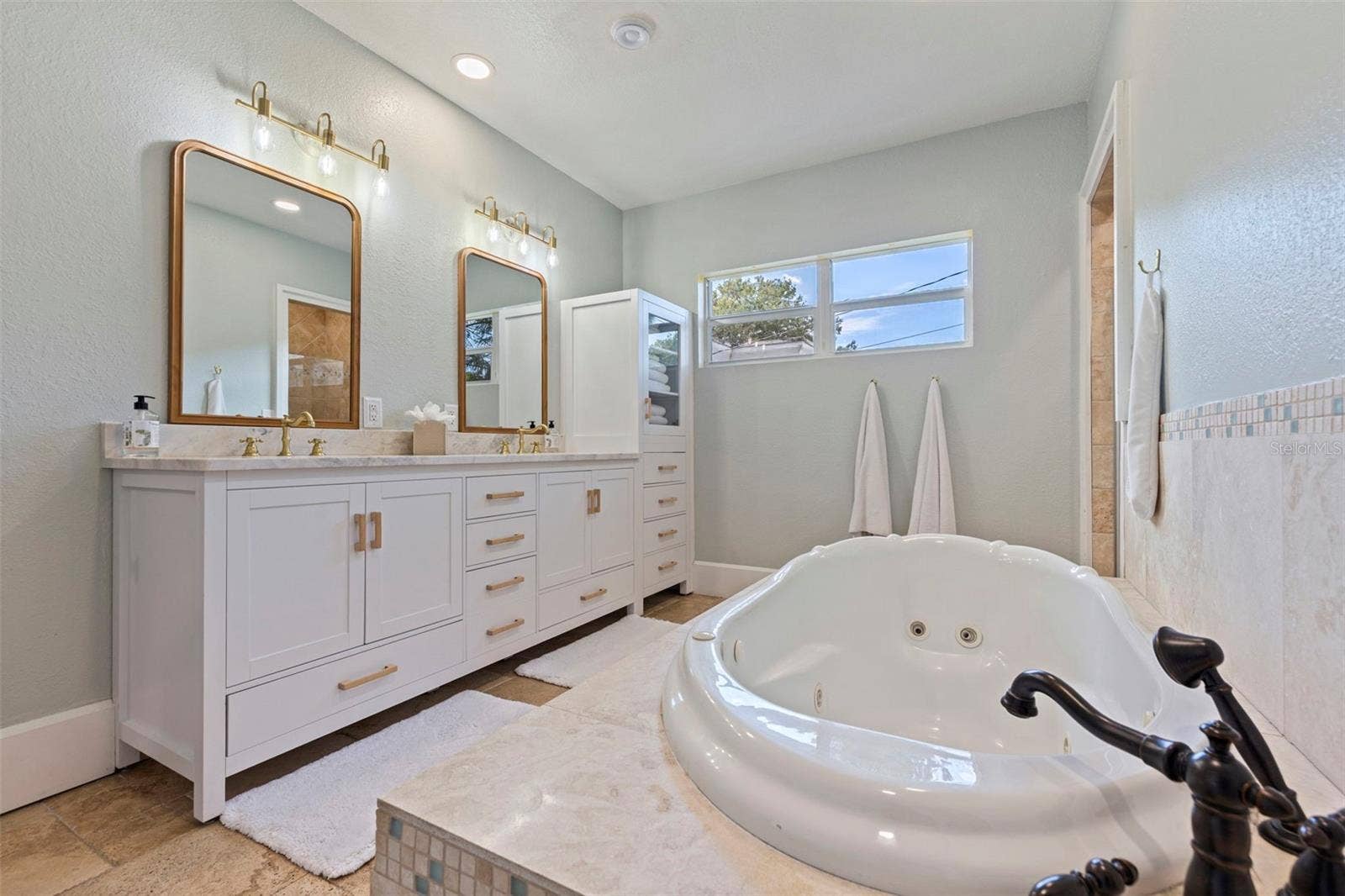 1037 51ST AVENUE N, St Petersburg, FL 33703
