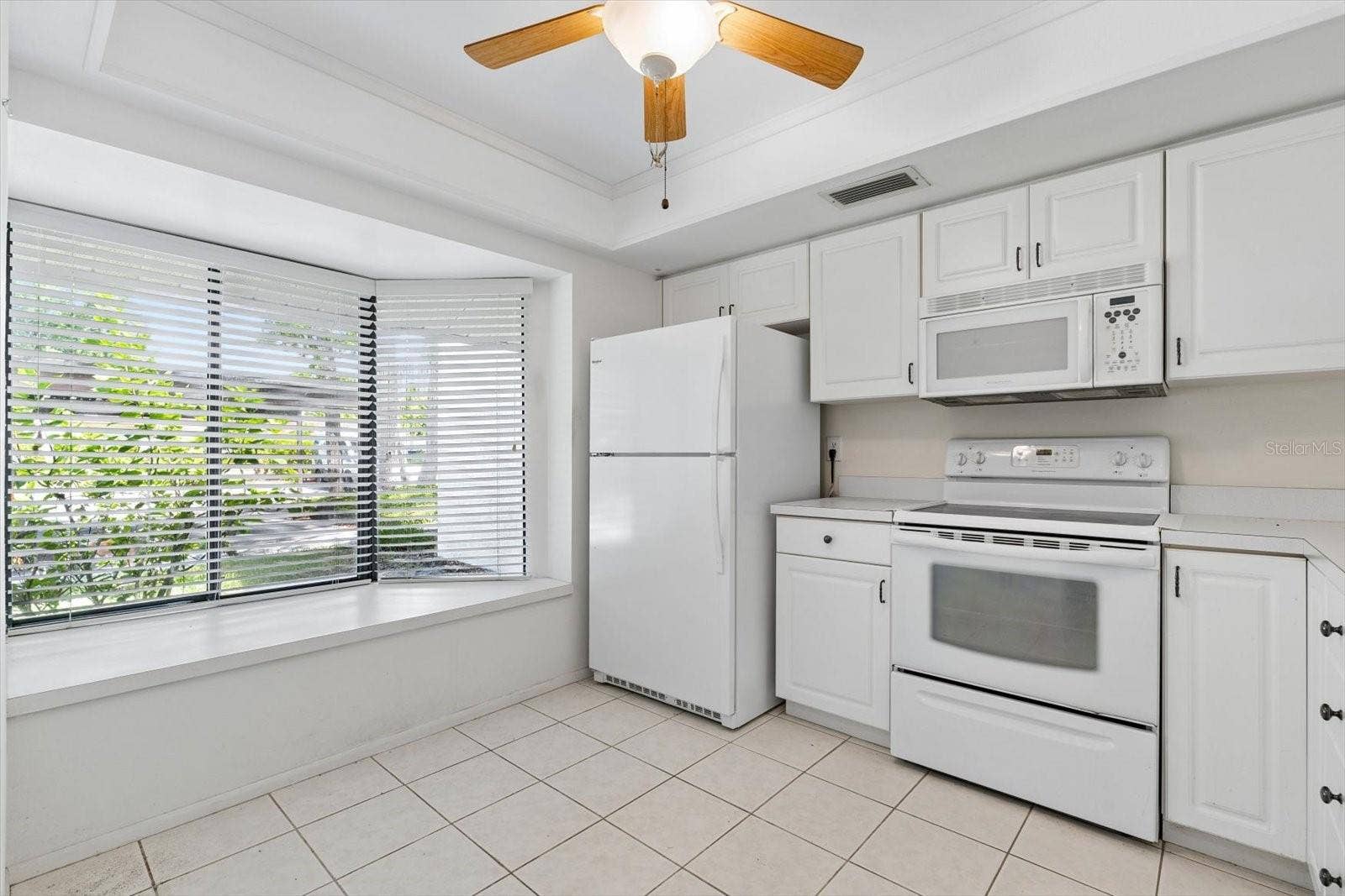Bright and Sunny Kitchen