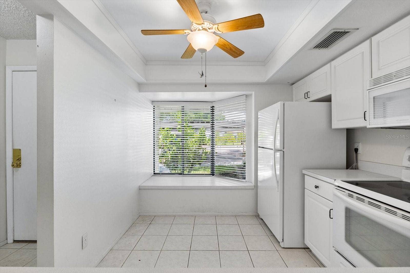 Eat-in Kitchen with Bay Window