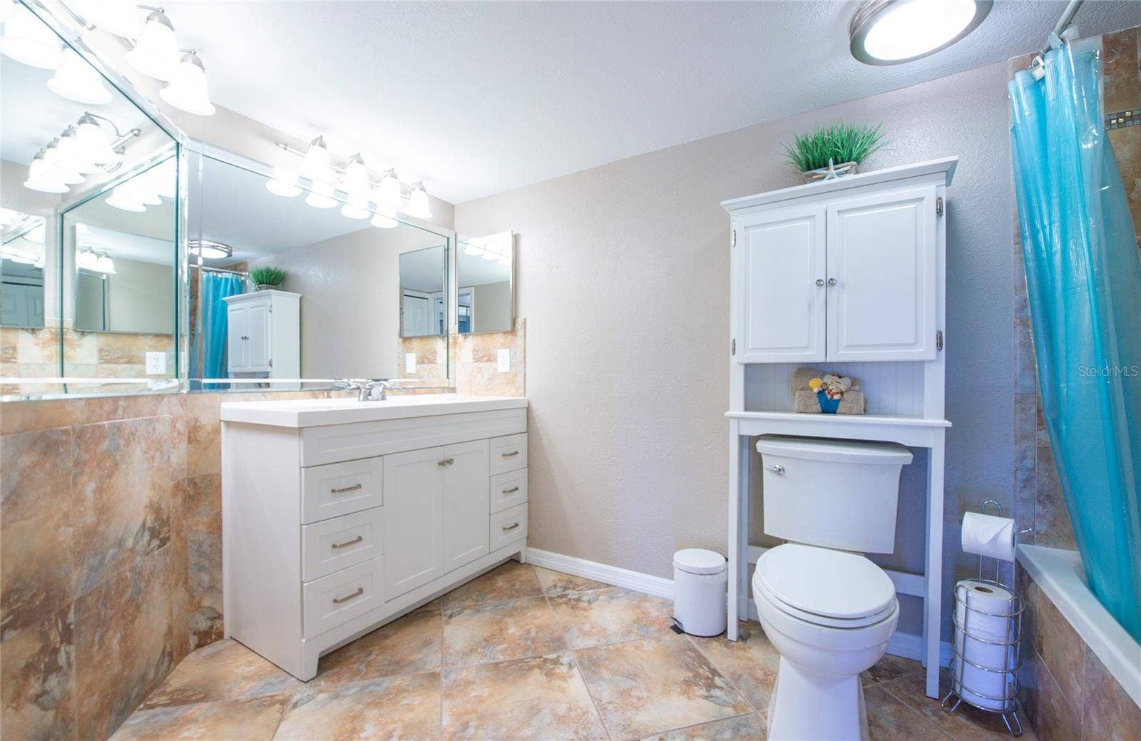 9200 PARK BOULEVARD, #105, Seminole, FL 33777 Primary En Suite Bathroom