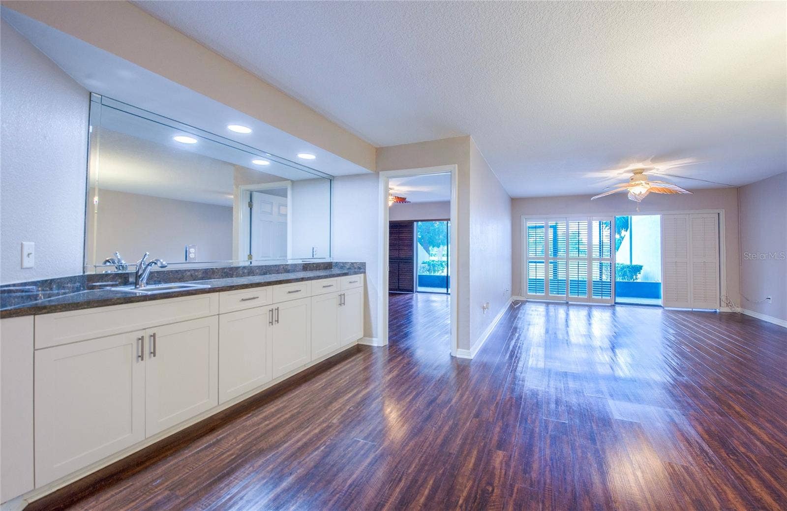 9200 PARK BOULEVARD, #105, Seminole, FL 33777 Wet Bar-perfect for entertaining