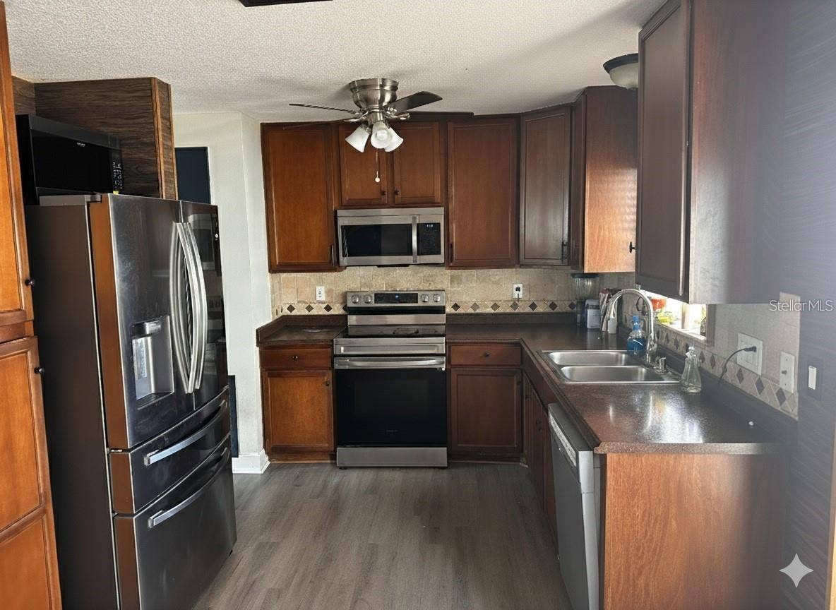 2310 25TH AVENUE W, Bradenton, FL 34205 2310 25TH AVENUE W, Bradenton, FL 34205