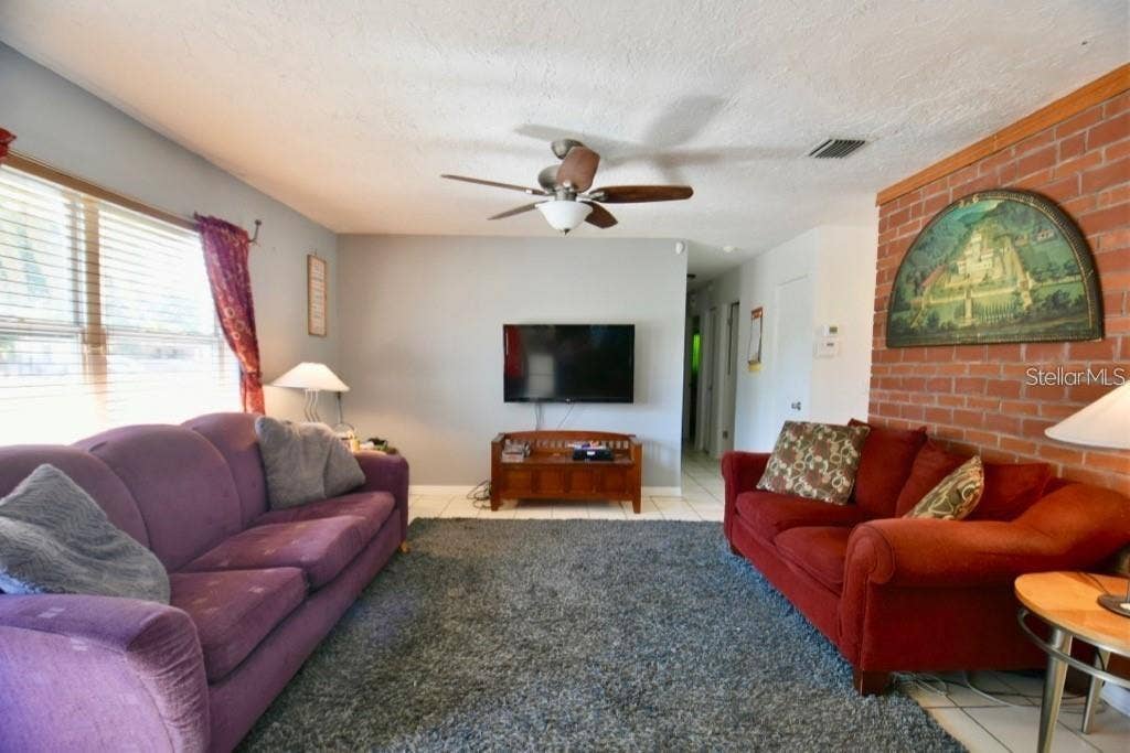 2310 25TH AVENUE W, Bradenton, FL 34205 2310 25TH AVENUE W, Bradenton, FL 34205