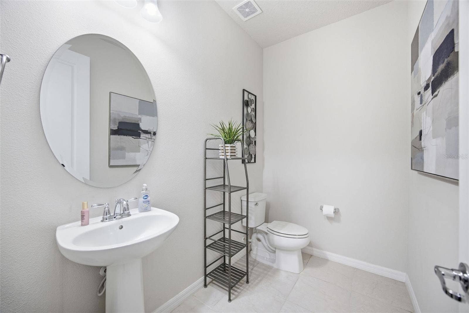 19271 MOSSY PINE DRIVE, Tampa, FL 33647 Half bath