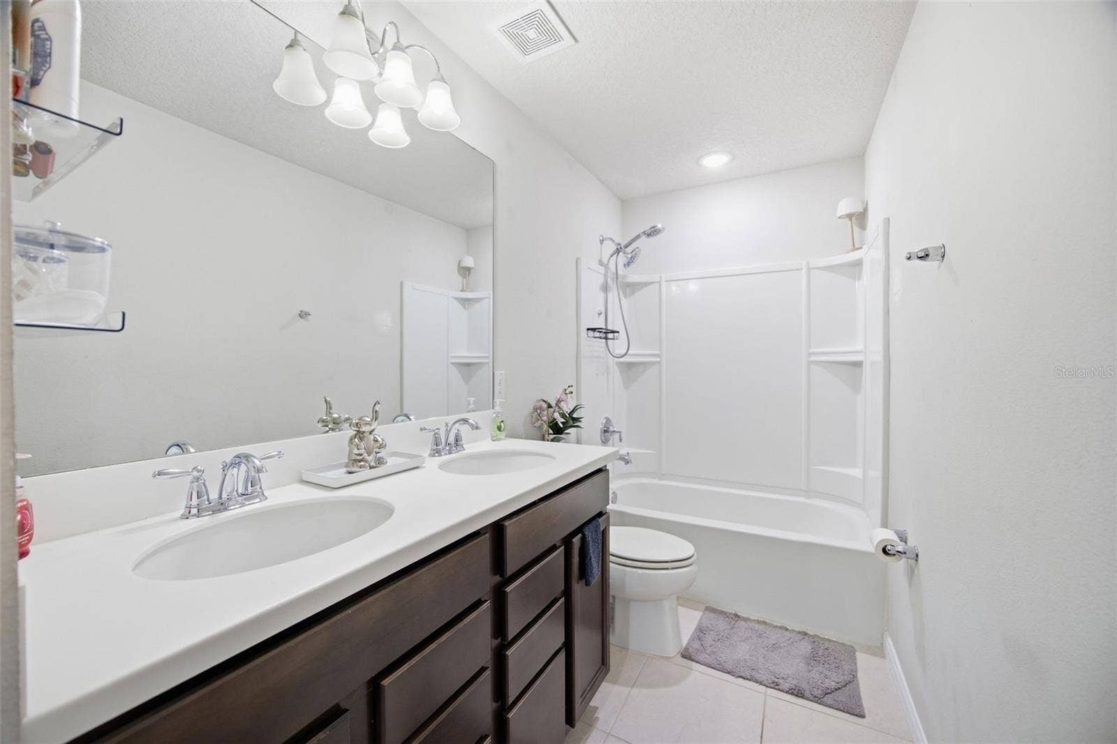 19271 MOSSY PINE DRIVE, Tampa, FL 33647 Upstairs bathroom
