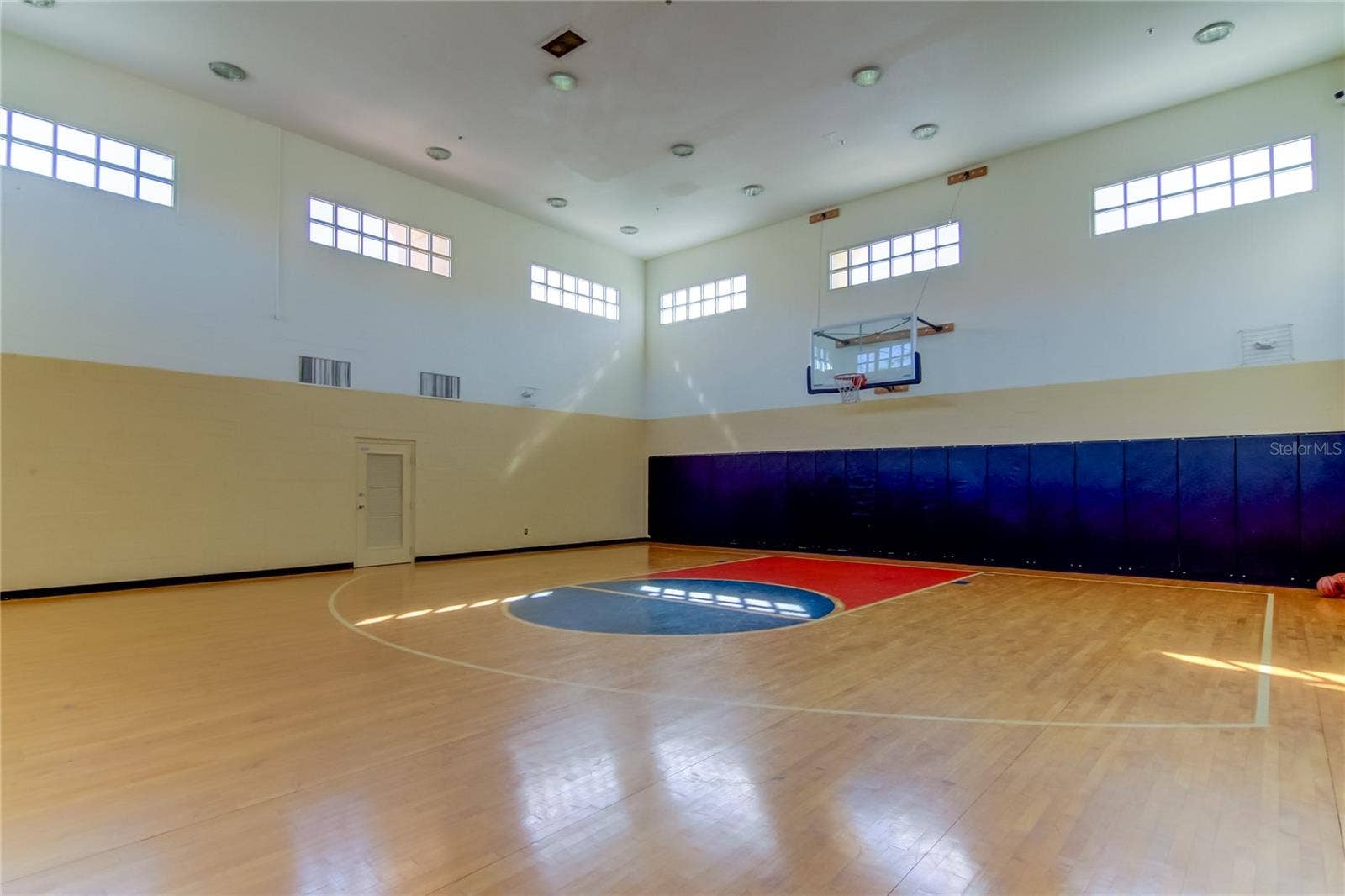 2400 FEATHER SOUND DRIVE, #123, Clearwater, FL 33762 Indoor Basketball Court
