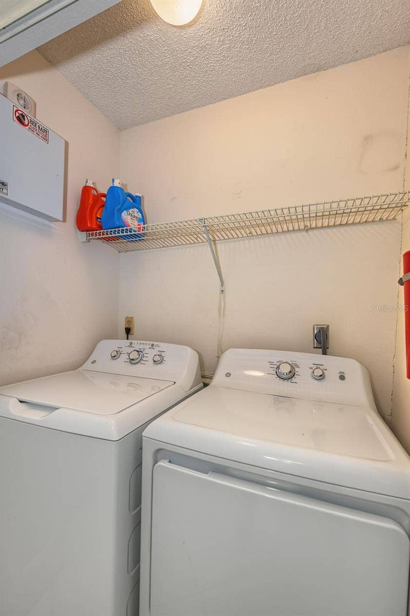 2400 FEATHER SOUND DRIVE, #123, Clearwater, FL 33762 Full Size Washer & Dryer