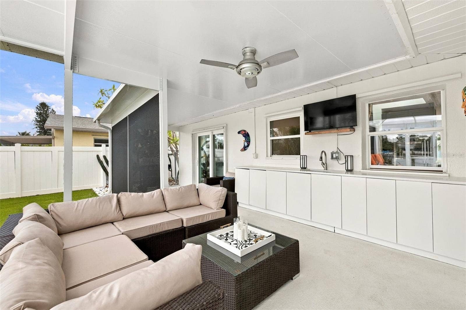 2440 S SHORE DRIVE SE, St Petersburg, FL 33705 2440 S SHORE DRIVE SE, St Petersburg, FL 33705