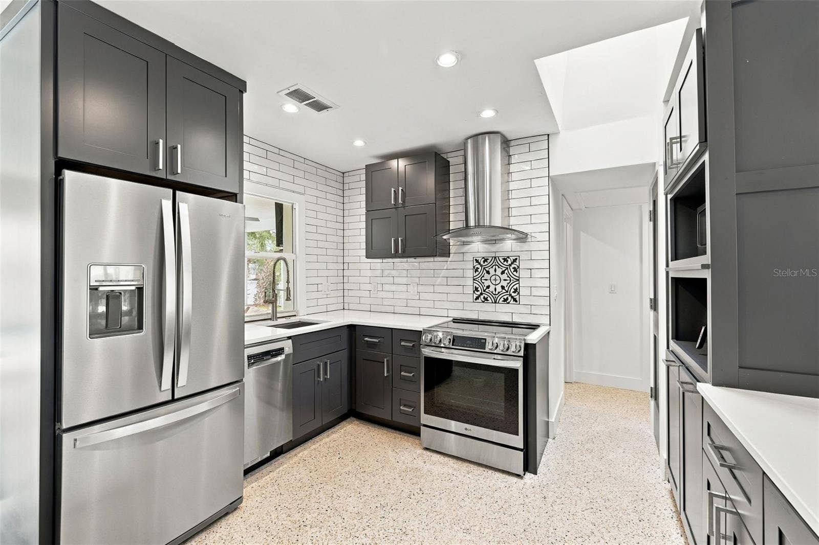 2440 S SHORE DRIVE SE, St Petersburg, FL 33705 2440 S SHORE DRIVE SE, St Petersburg, FL 33705