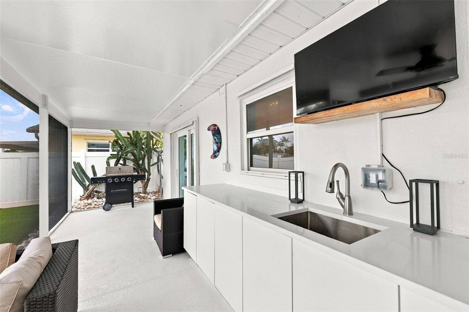 2440 S SHORE DRIVE SE, St Petersburg, FL 33705 2440 S SHORE DRIVE SE, St Petersburg, FL 33705