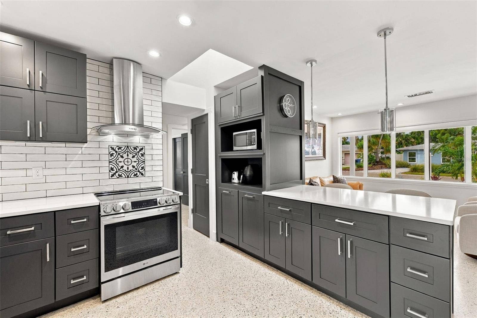 2440 S SHORE DRIVE SE, St Petersburg, FL 33705 2440 S SHORE DRIVE SE, St Petersburg, FL 33705