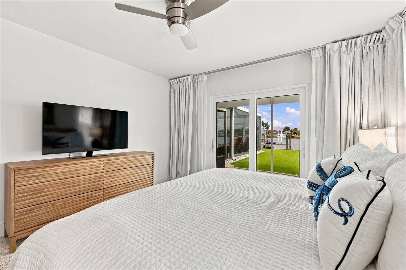 2440 S SHORE DRIVE SE, St Petersburg, FL 33705 2440 S SHORE DRIVE SE, St Petersburg, FL 33705