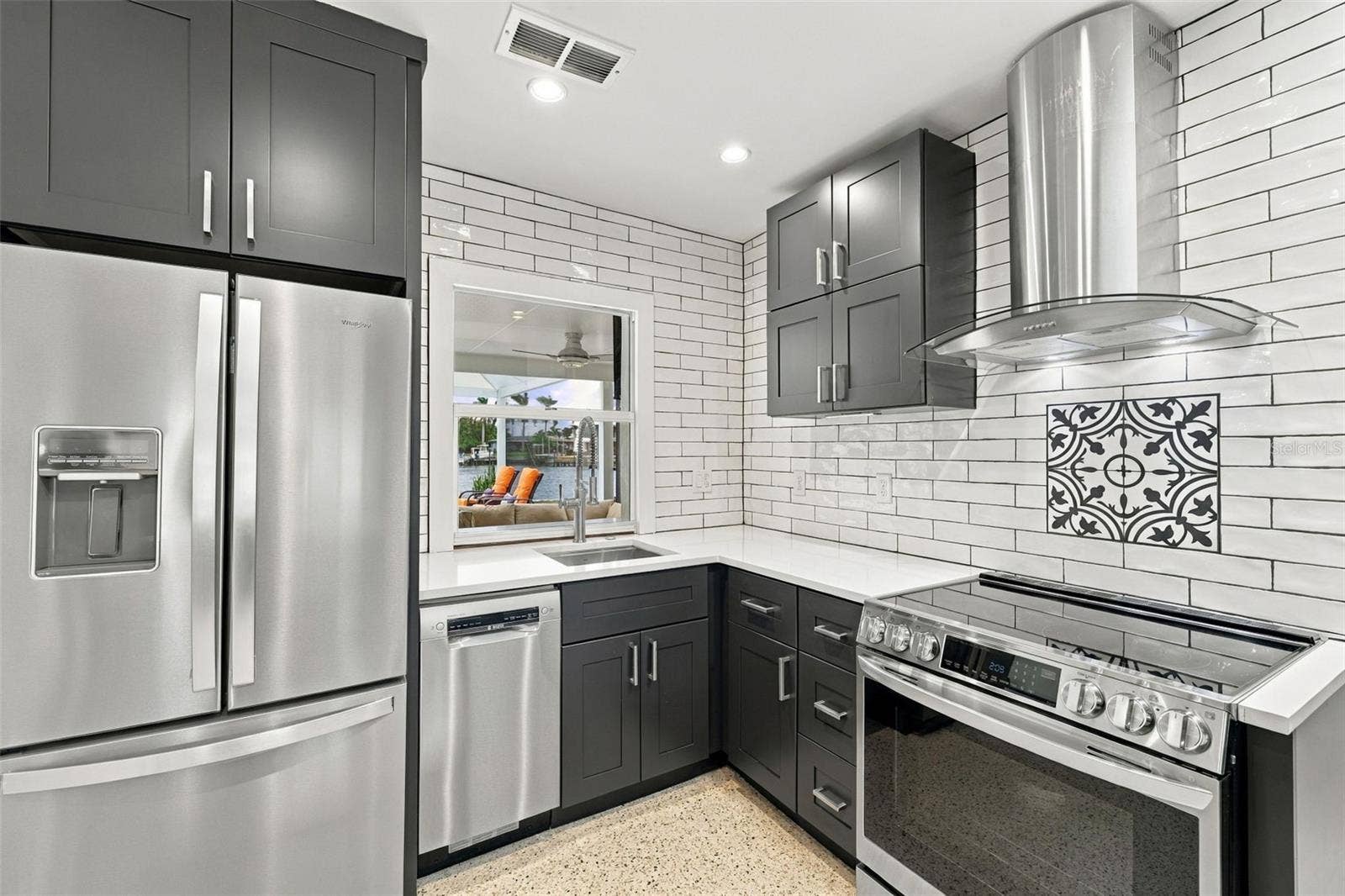 2440 S SHORE DRIVE SE, St Petersburg, FL 33705 2440 S SHORE DRIVE SE, St Petersburg, FL 33705