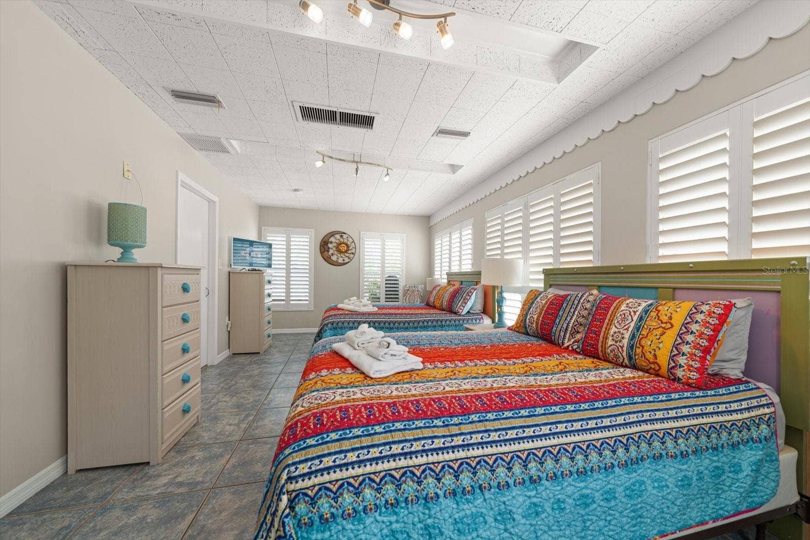 1512 GULF BOULEVARD, Indian Rocks Beach, FL 33785 One bedroom-lovely furnishings!