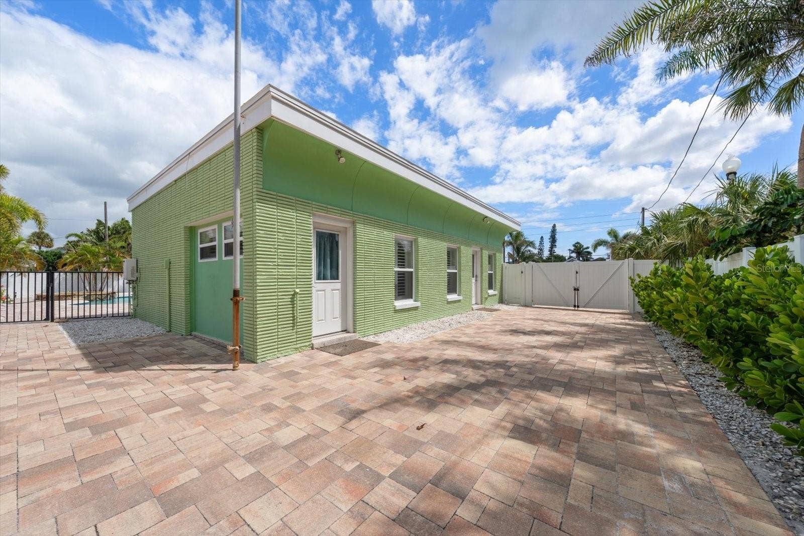 1512 GULF BOULEVARD, Indian Rocks Beach, FL 33785 Efficiency apartment