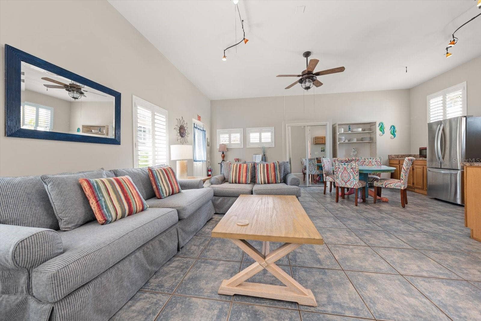 1512 GULF BOULEVARD, Indian Rocks Beach, FL 33785 One bedroom living room area