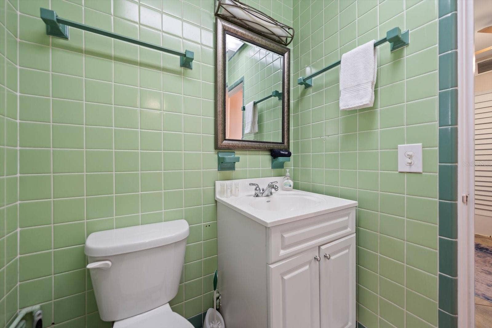 1512 GULF BOULEVARD, Indian Rocks Beach, FL 33785 Main home second bathroom