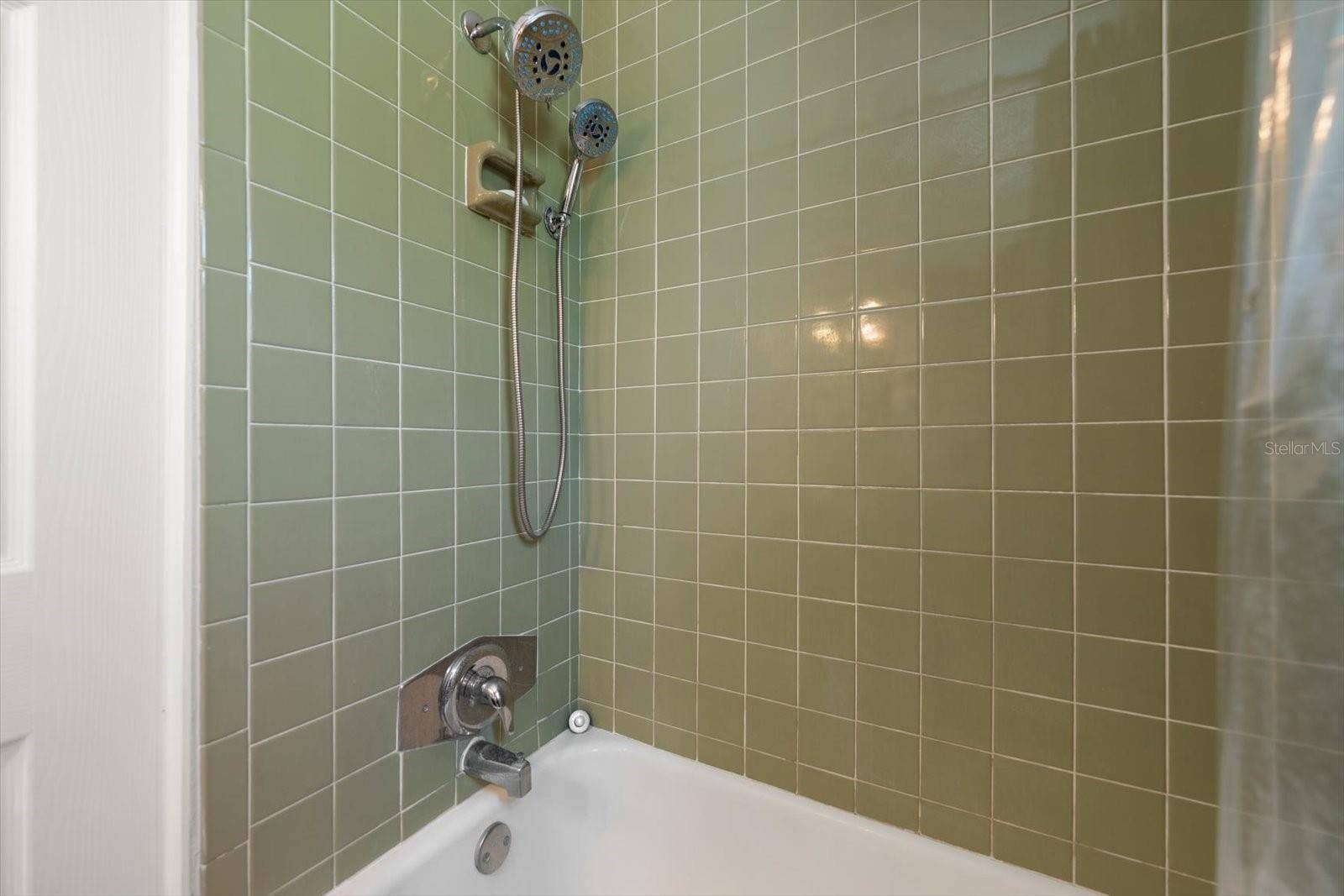 1512 GULF BOULEVARD, Indian Rocks Beach, FL 33785 Efficiency apartment bath area