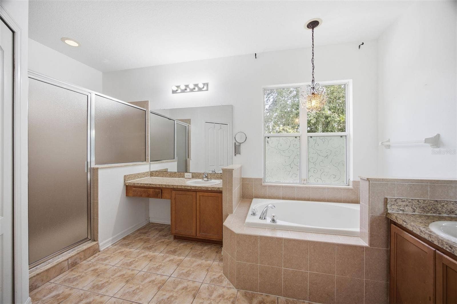 2524 CROSS MORE STREET, Valrico, FL 33594 Primary Bedroom Bath