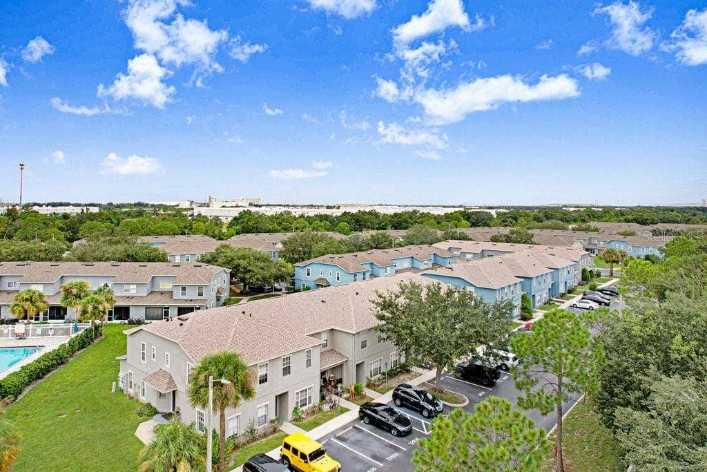 12635 KINGS CROSSING DRIVE, Gibsonton, FL 33534 Building