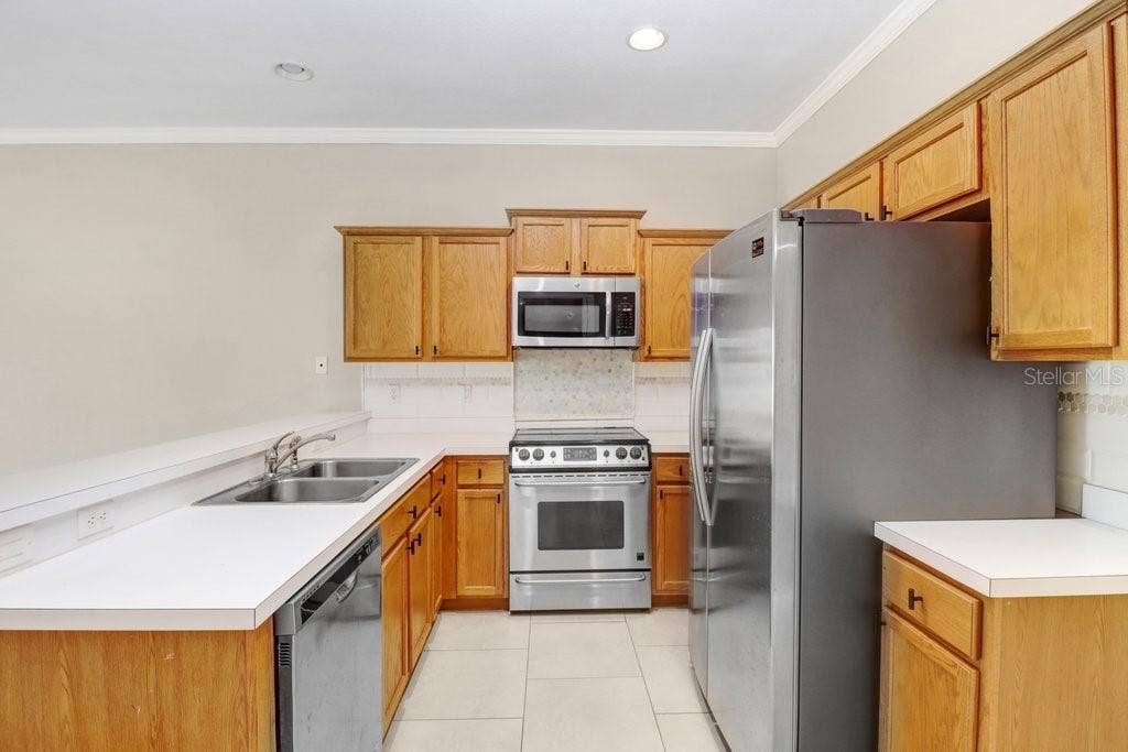 12635 KINGS CROSSING DRIVE, Gibsonton, FL 33534 Kitchen