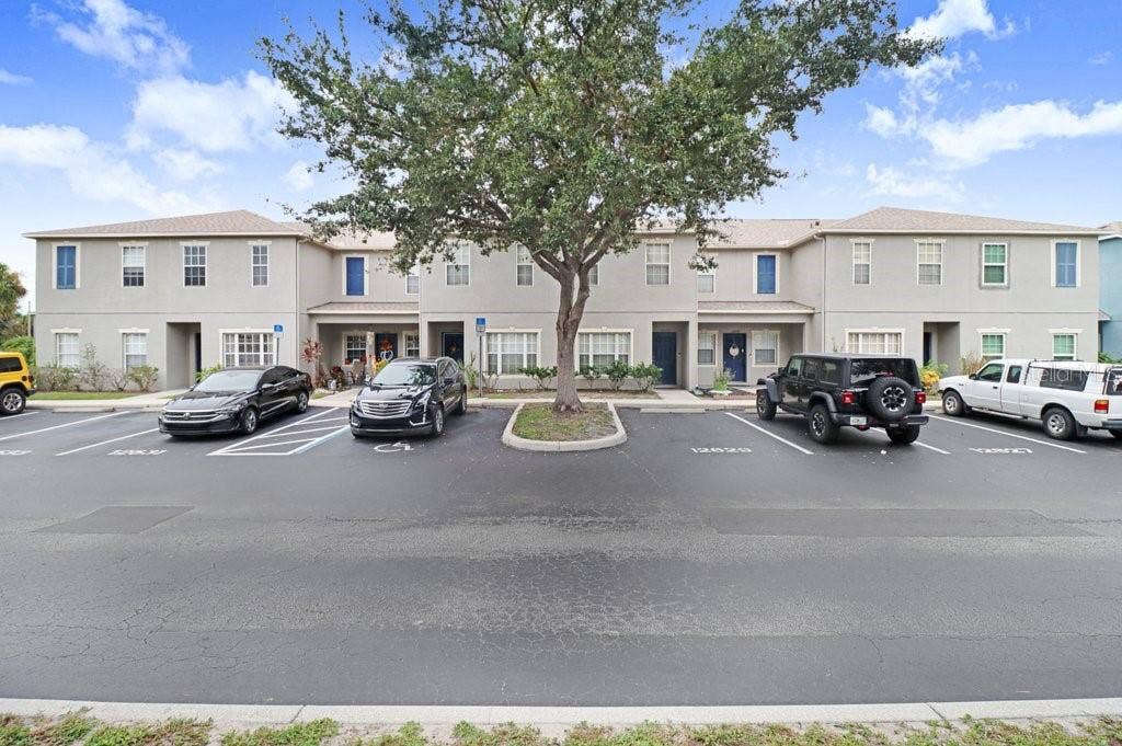 12635 KINGS CROSSING DRIVE, Gibsonton, FL 33534 Building