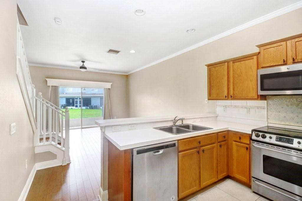 12635 KINGS CROSSING DRIVE, Gibsonton, FL 33534 Kitchen