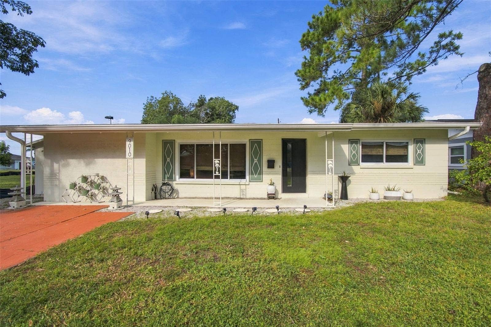 9010 1ST STREET N, St Petersburg, FL 33702 9010 1ST STREET N, St Petersburg, FL 33702