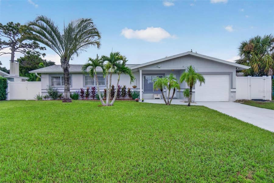 Property photo for 8428 IRIS AVENUE, Seminole, FL