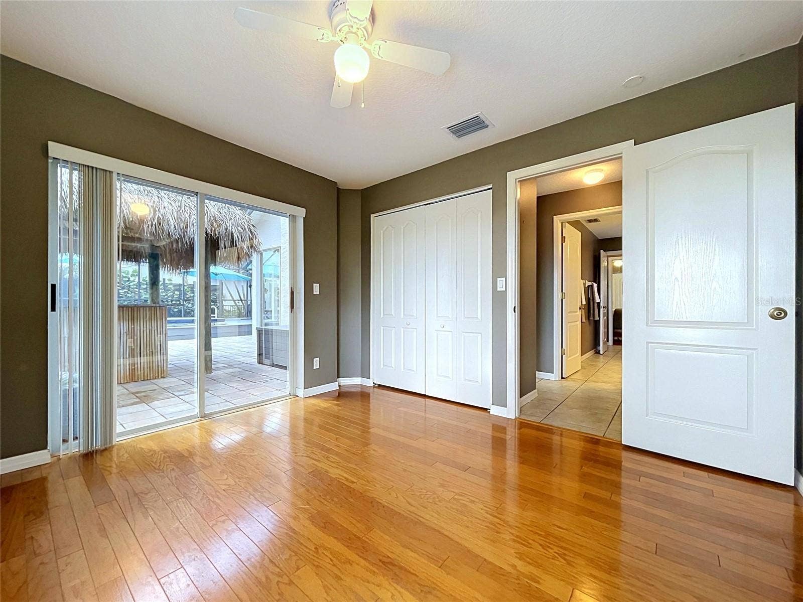 1161 MARINA DRIVE, Tarpon Springs, FL 34689 1161 MARINA DRIVE, Tarpon Springs, FL 34689