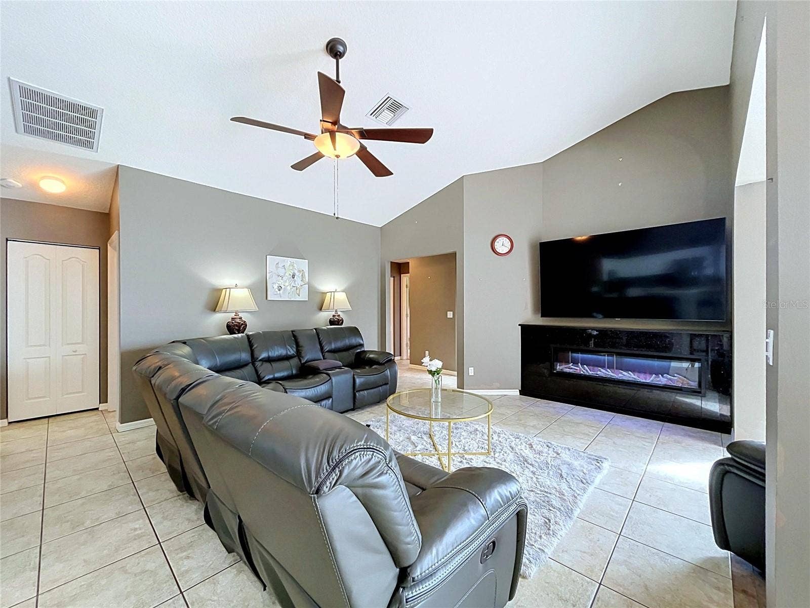 1161 MARINA DRIVE, Tarpon Springs, FL 34689 1161 MARINA DRIVE, Tarpon Springs, FL 34689