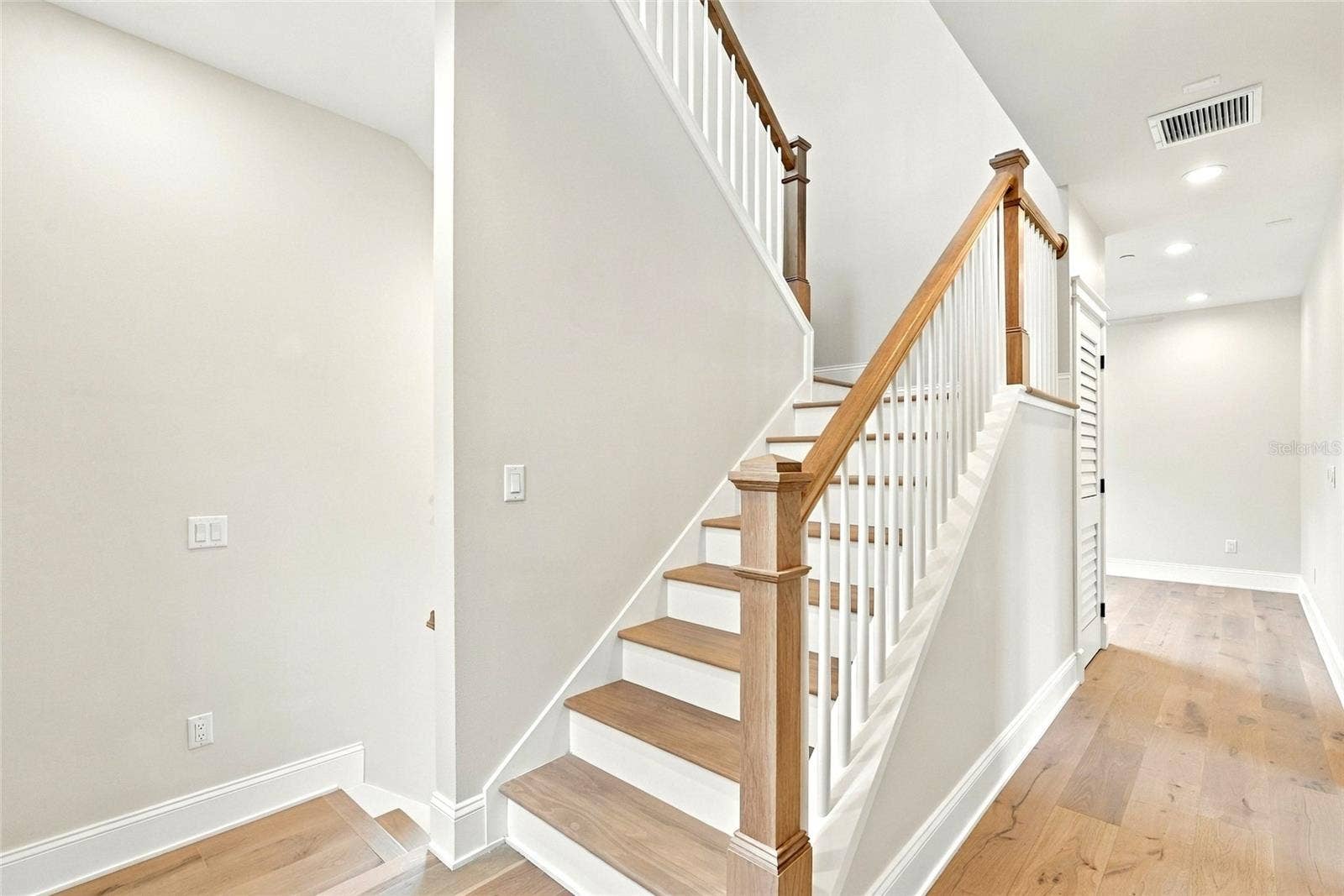 2544 1ST AVENUE N, St Petersburg, FL 33713 Stairway to second floor