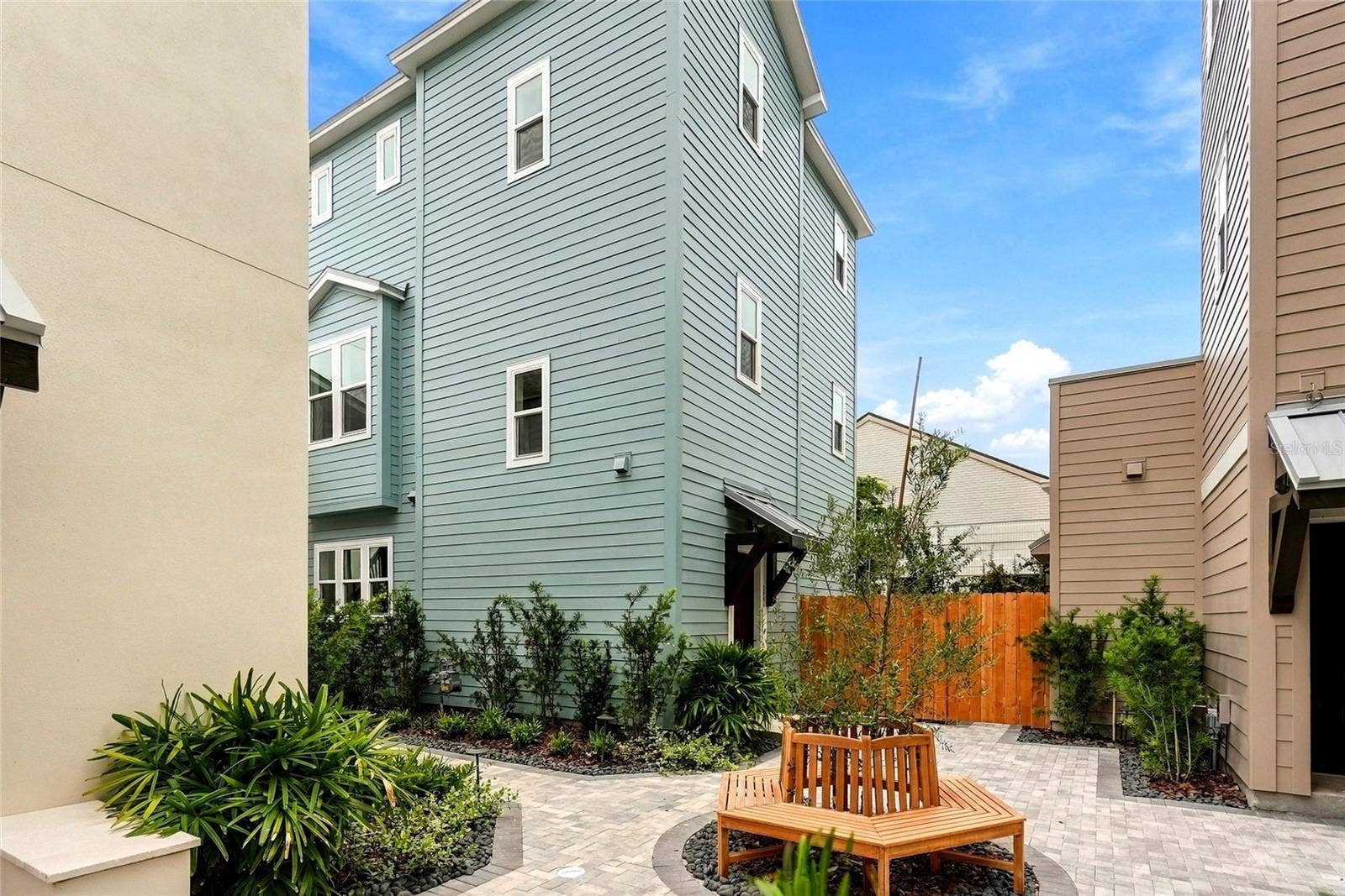 2544 1ST AVENUE N, St Petersburg, FL 33713 Courtyard and Exterior