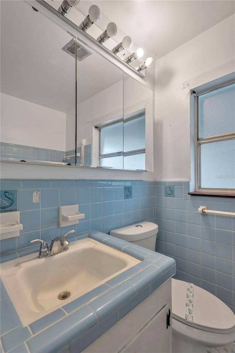 2002 E CRENSHAW STREET, Tampa, FL 33610 2002 E CRENSHAW STREET, Tampa, FL 33610