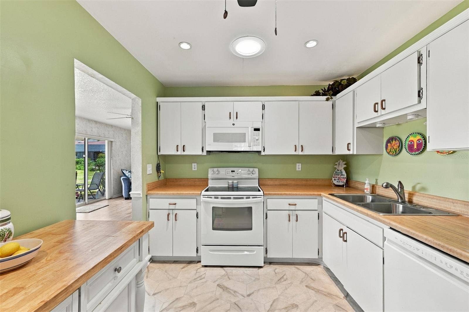 Florida muted tones and crisp bright white accents are placed throughout the kitchen.