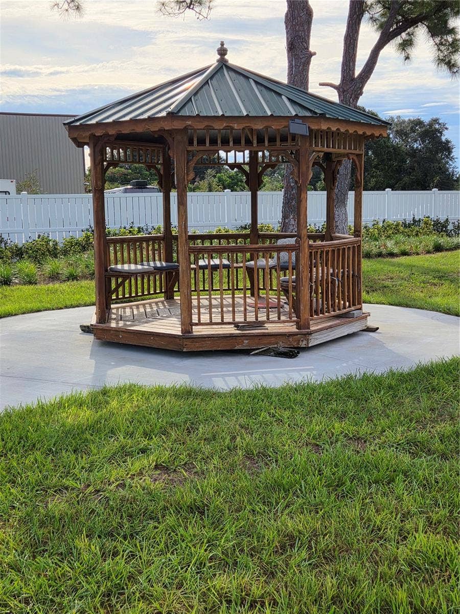 5969 TERRACE PARK DRIVE N, #305, St Petersburg, FL 33709 A nice meeting place