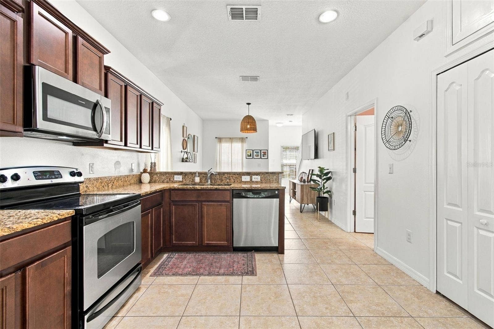 8524 GABLEBEND WAY, Tampa, FL 33647 8524 GABLEBEND WAY, Tampa, FL 33647