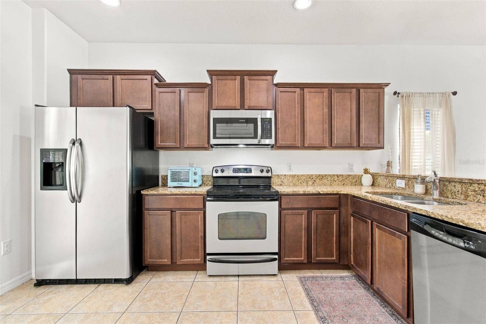 8524 GABLEBEND WAY, Tampa, FL 33647 Open kitchen layout with breakfast bar
