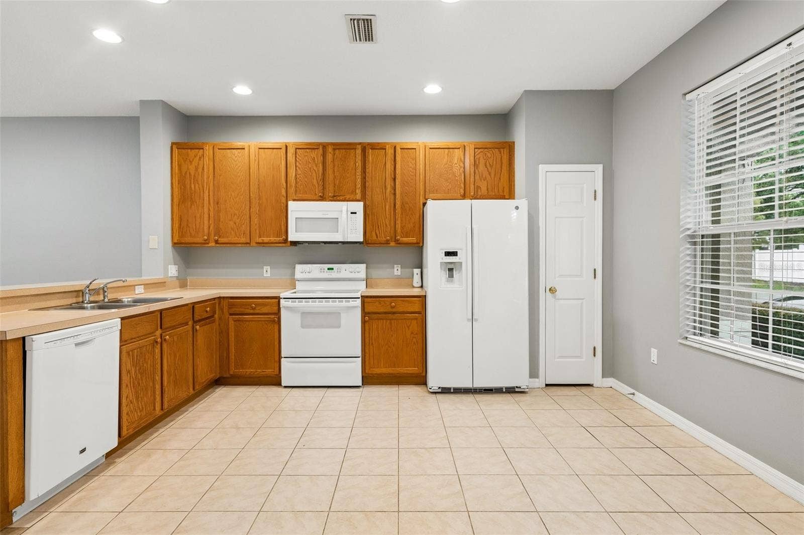 14101 CHRISTIE DRIVE, Largo, FL 33771 14101 CHRISTIE DRIVE, Largo, FL 33771