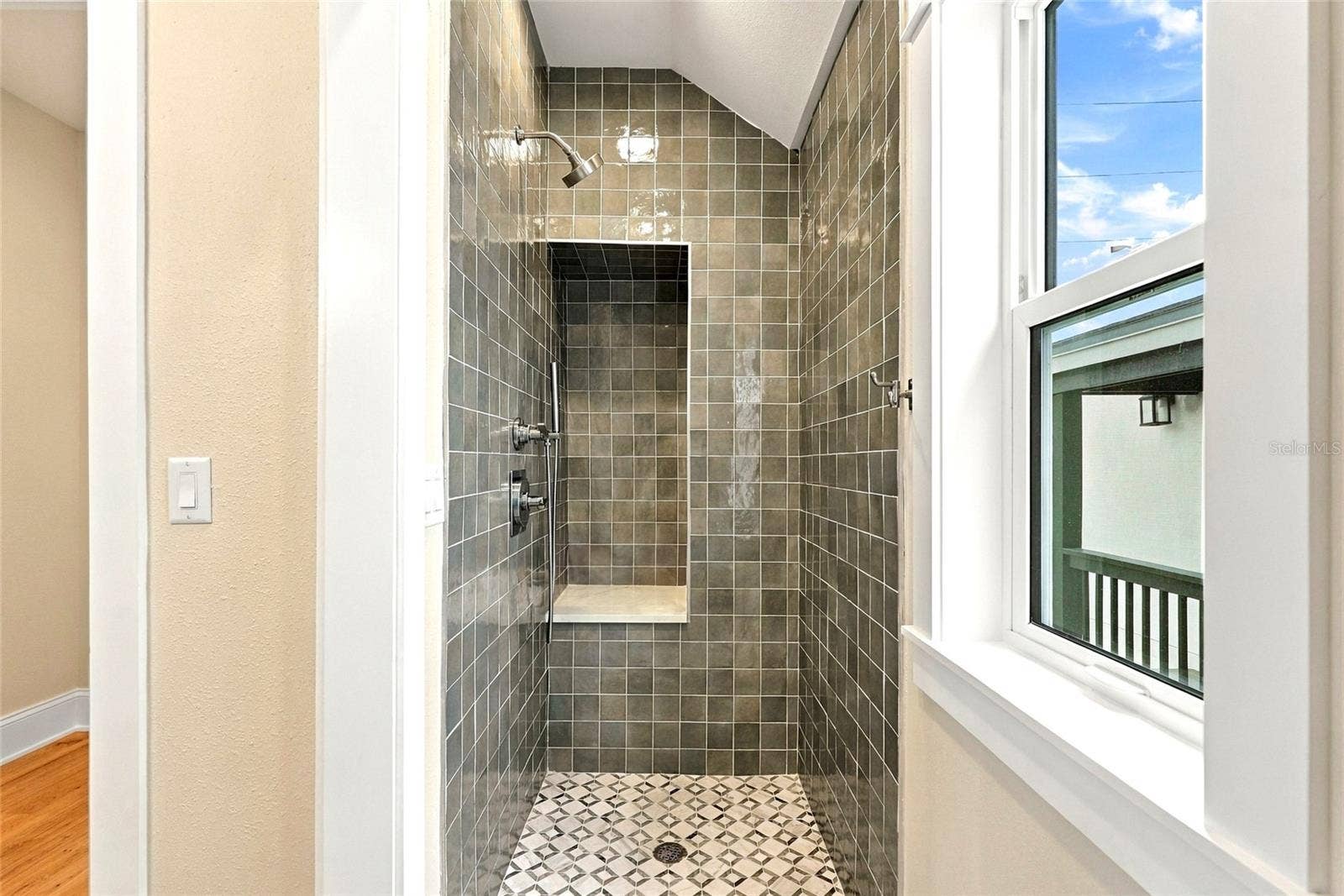 2534 1ST AVENUE N, St Petersburg, FL 33713 2nd Floor En Suite Bathroom with Tile Shower